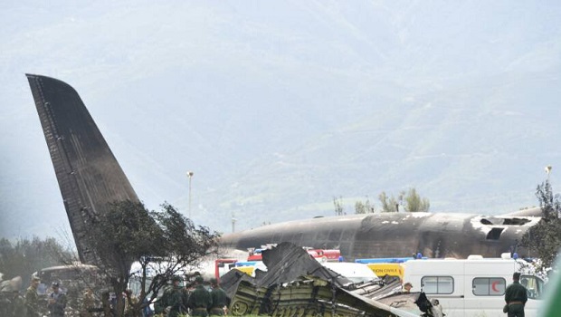 Accidente aéreo en la base aérea de Boufarik (Argelia) | Twitter (@ennaharonline) accidente aereo argelia