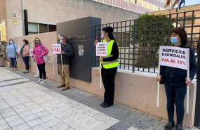 ep acto de protesta de la alianza por la bajada del iva al 10 a las peluquerias