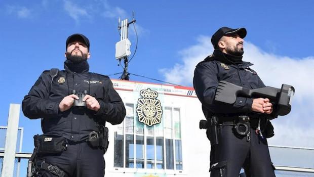 ep agentes de la policia detectan un vuelo prohibido dentro del plan antidron durante la cumbre del