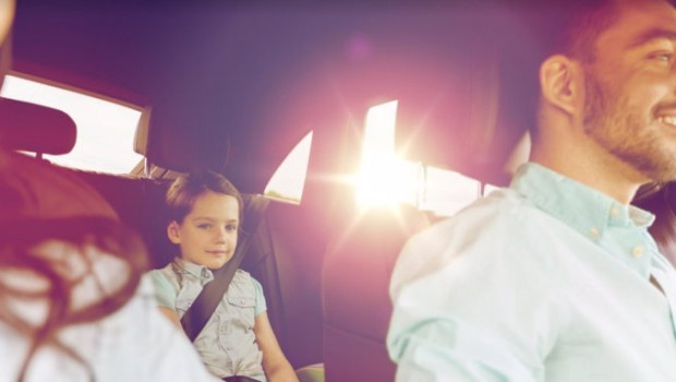 ep archivo   familia en un coche