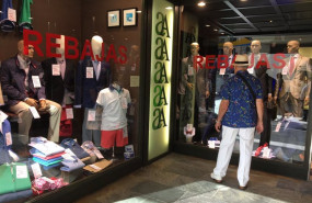 ep archivo   fotos recursos de rebajas de verano ropa complementos tienda