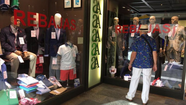 ep archivo   fotos recursos de rebajas de verano ropa complementos tienda