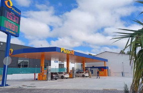 ep archivo   nueva gasolinera de plenoil en chiclana de la frontera cadiz