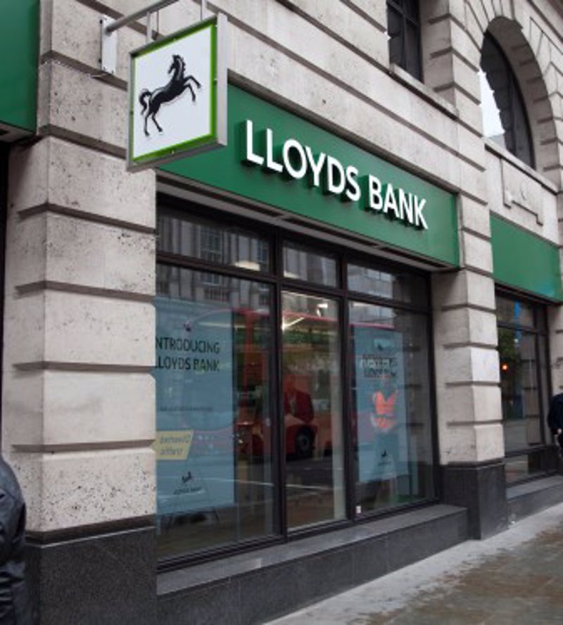 Lloyds reduce un 26% su beneficio hasta marzo, pero mantiene previsiones para 2024