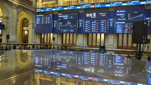 ep archivo   paneles informativos en el palacio de la bolsa de madrid a 3 de febrero de 2026 en