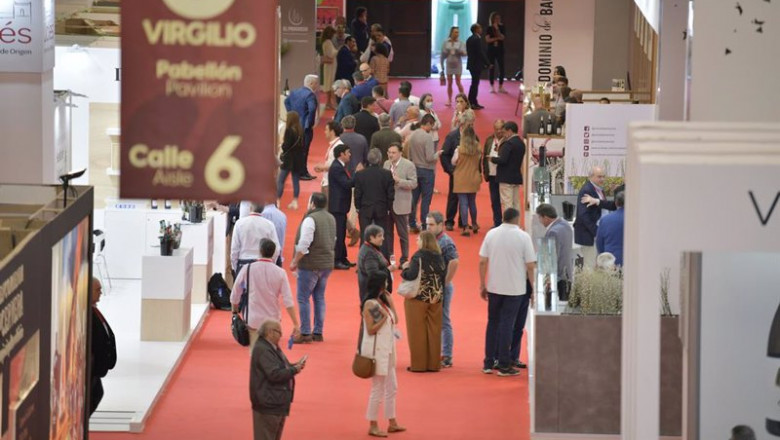 ep asistentes a la segunda jornada de la xi feria del vino fenavin