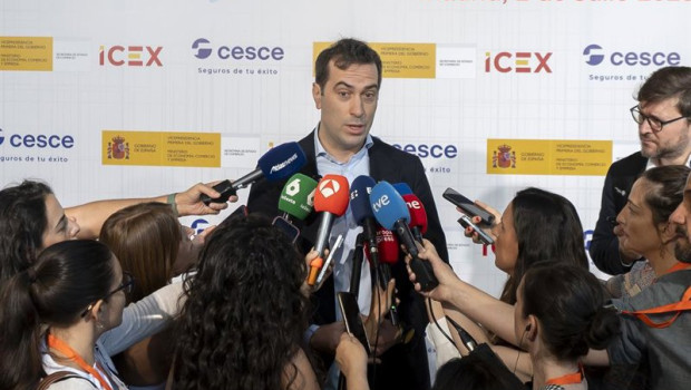 ep el vicepresidente primero y ministro de economia comercio y empresa carlos cuerpo atiende a los ep el vicepresidente primero y ministro de economia comercio y empresa carlos cuerpo atiende a los