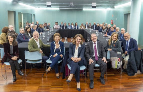 ep i d en el centro el cabeza de lista del psoe al congreso de los diputados por la provincia de