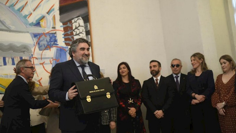 ep jose manuel rodriguez uribes sujeta la cartera del ministerio de cultura y deporte para el ep jose manuel rodriguez uribes sujeta la cartera del ministerio de cultura y deporte para el