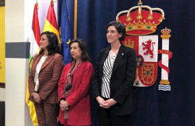 ep la ministra de defensa margarita robles junto a la presidenta del gobierno riojano concha andreu