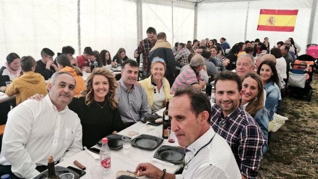 ep la portavoz del pp en la junta teresa mallada con el presidente y portavoz del pp en cangas del
