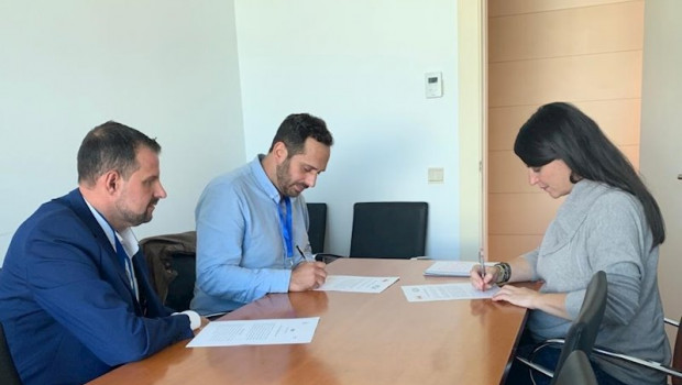 ep la secretaria general del grupo parlamentario de vox en el congreso macarena olona firma un