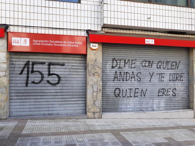 Pintadas aparecidas en la casa del pueblo de Sopela | PSE ep pintadas aparecidasla casapueblosopela