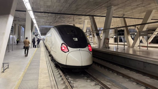 ep renfe simula viajes comerciales con los nuevos trenes s106 avril antes de su estreno en asturias