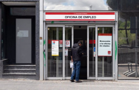 ep una persona entra a una oficina del sepe