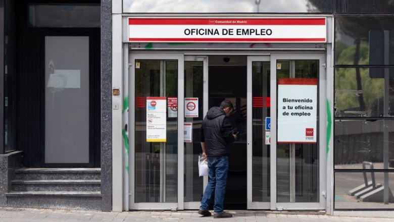 ep una persona entra a una oficina del sepe