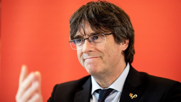 03 June 2019, Hamburg: Catalan separatist leader Carles Puigdemont speaks during a press conference in a hotel complex about the situation in his home country before a panel discussion with Bundestag member Zaklin Nastic of (the Left). Photo: Christian Ch | Christian Charisius/dpa ep 03 june 2019 hamburg catalan separatist leader carles puigdemont speaks duringpress conference inhotel complex about the situation in his home country beforepanel discussion with bundestag member zaklin nastic of the left photo christian ch
