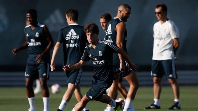 Álvaro Odriozola, en un entrenamiento con el Real Madrid | @REALMADRID ep alvaro odriozola enentrenamientoreal madrid