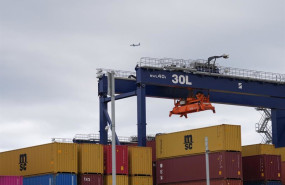 ep archivo   contenedores de exportacion en el puerto de barcelona