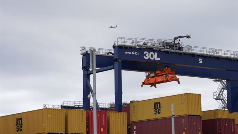 ep archivo   contenedores de exportacion en el puerto de barcelona