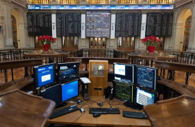 ep archivo   foto de archivo un panel del ibex 35 en el palacio de la bolsa