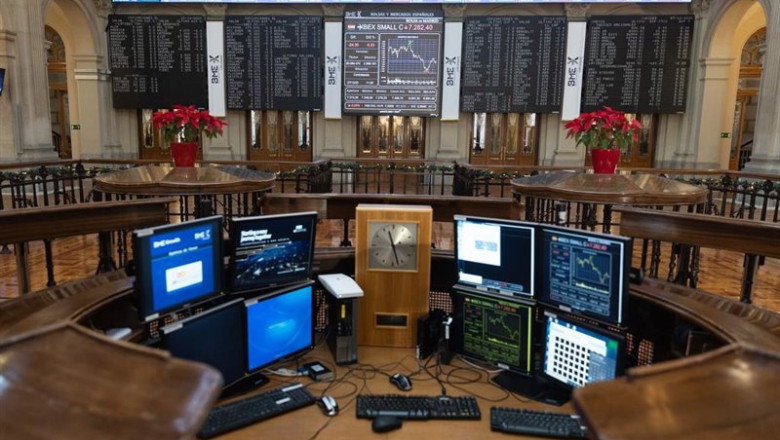 ep archivo   foto de archivo un panel del ibex 35 en el palacio de la bolsa