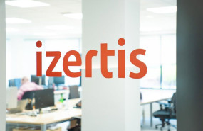 ep archivo   logo de izertis en unas oficinas