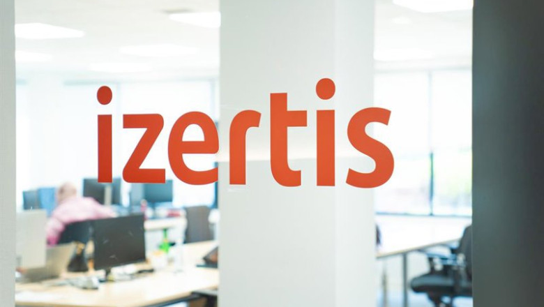 ep archivo   logo de izertis en unas oficinas