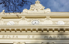 ep archivo   reloj de la fachada exterior del palacio de la bolsa de madrid en la plaza de la