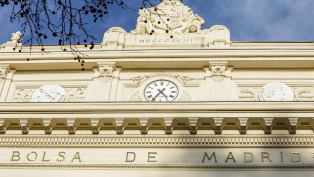 ep archivo   reloj de la fachada exterior del palacio de la bolsa de madrid en la plaza de la