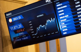 ep archivo   un panel del ibex 35 en el palacio de la bolsa de madrid a 21 de enero de 2025 en