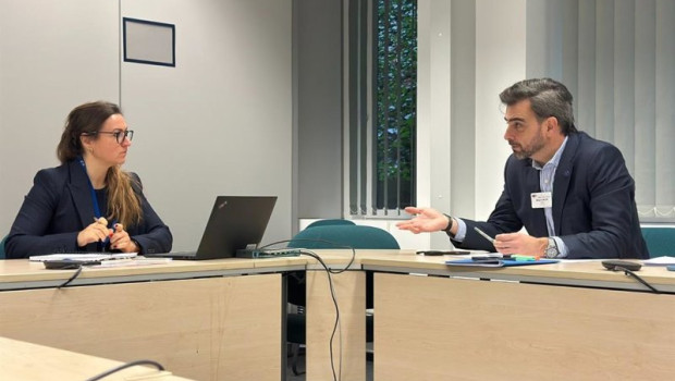 ep diego calvo reunido con julie buy