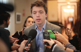 ep el diputado de mas pais inigo errejon atiende a los medios de comunicacion