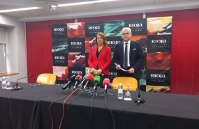 ep el director general del consejo regulador de la doca rioja jose luis lapuente junto a la letrada