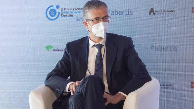ep el gobernador del banco de espana pablo hernandez de cos participa en la sesion globalizacion en