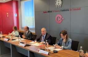 ep el ministro jordi hereu junto al presidente de la camara de sabadell barcelona ramon alberich y