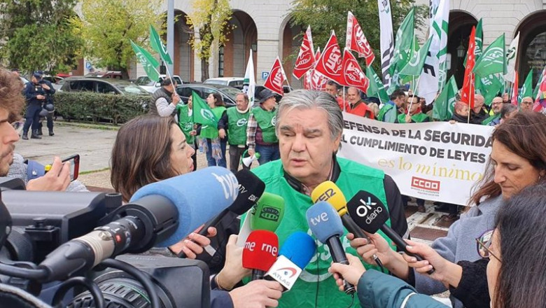ep el portavoz de csif en la seguridad social jesus vila atiende a los medios durante una protesta ep el portavoz de csif en la seguridad social jesus vila atiende a los medios durante una protesta