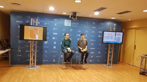 ep el sociologo joffre lopez y la vicepresidenta del consejo de la juventud de espana maria
