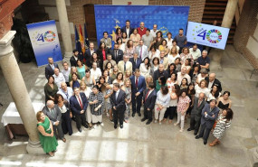 ep foto de familia del rey felipe vi primera fila 8d junto a los asistentes al acto conmemorativo