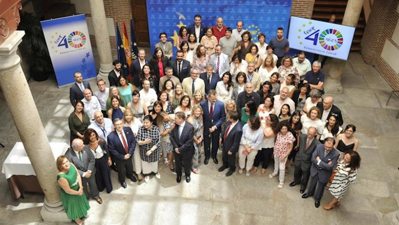 ep foto de familia del rey felipe vi primera fila 8d junto a los asistentes al acto conmemorativo
