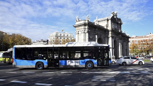 ep imagen de recurso de un autobus de la empresa municipal de transportes emt a su paso por la