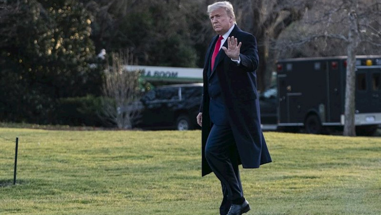January 9, 2020 - Washington, DC USA: U.S. President Donald Trump walks on the South Lawn of the White House to board Marine One on Thursday, January 9th, 2020 in Washington, D.C. Trump departs the White House to attend a campaign rally in Toledo, Ohio be | Contacto ep january 9 2020 - washington dc usa us president donald trump walks on the south lawn of the white