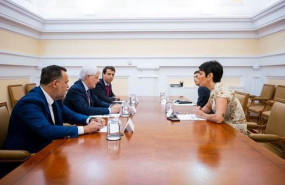 ep la ministra de inclusion seguridad social y migraciones elma saiz se ha reunido este miercoles