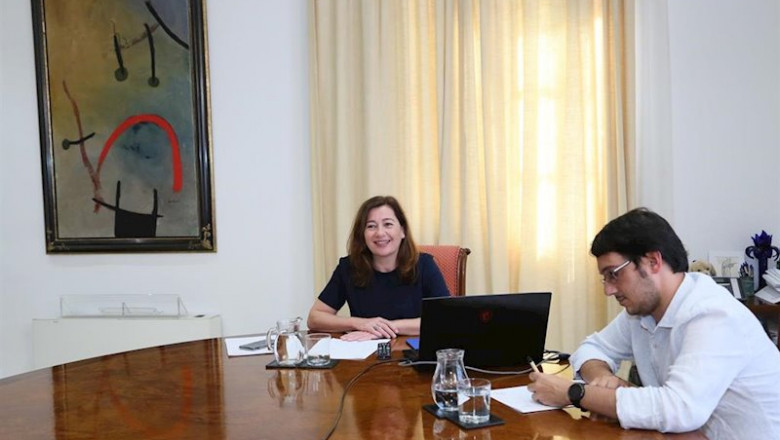 La presidenta del Govern, Francina Armengol, y el conseller de Turismo, Iago Negueruela. | CAIB ep la presidenta del govern francina armengol y el conseller de turismo iago negueruela