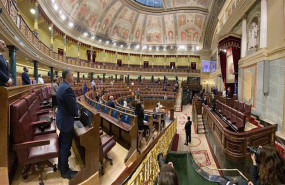 ep minuto de silencio en recuerdo a las victimas del covid-19 en el congreso