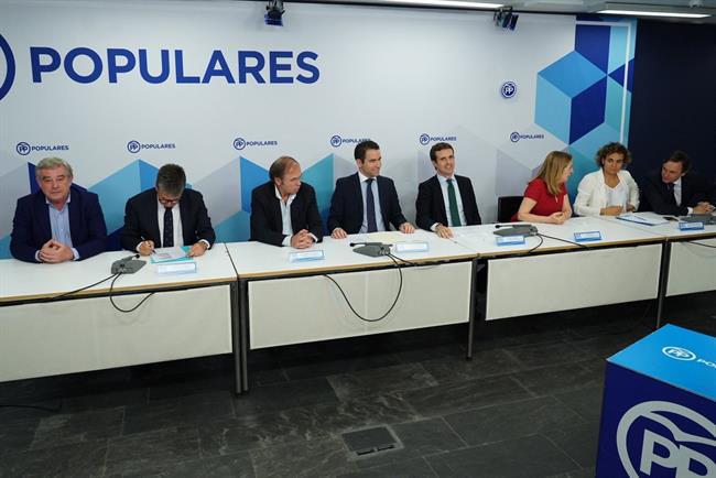 Pablo Casado preside la reunión con parlamentarios que ha convocado en 'Génova' | PP ep pablo casado presidereunionparlamentariosha convocado en genova