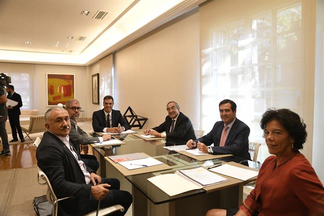 Pedro Sánchez preside en la Moncloa el encuentro El impulso a la Formación Profe | Oscar del Pozo - Europa Press ep pedro sanchez presidela moncloaencuentroimpulsola formacion profe