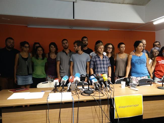 Rueda de prensa de pasajeros desalojados de un vuelo a Senegal | EUROPA PRESS ep ruedaprensapasajeros desalojadosun vuelosenegal
