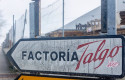 ep un cartel indicando la sede de talgo