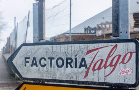 ep un cartel indicando la sede de talgo